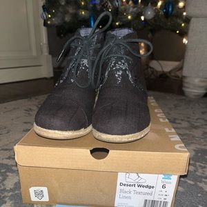 TOMS Black textured wedge size 6